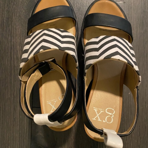 Platform sandals in original box from gx by Gwen Stefani in size 6 - Picture 5 of 5